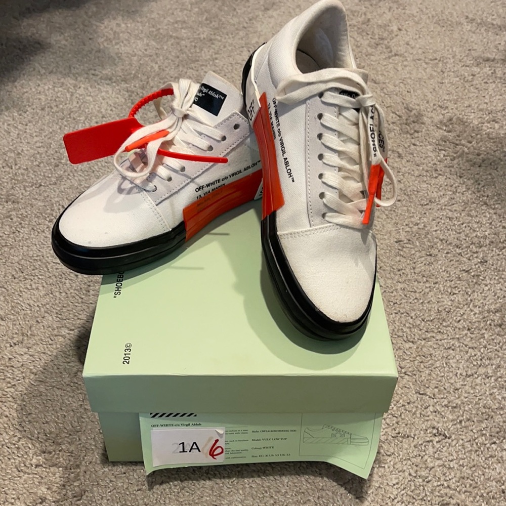 OFF-WHITE c/o Virgil Abloh low top sneakers